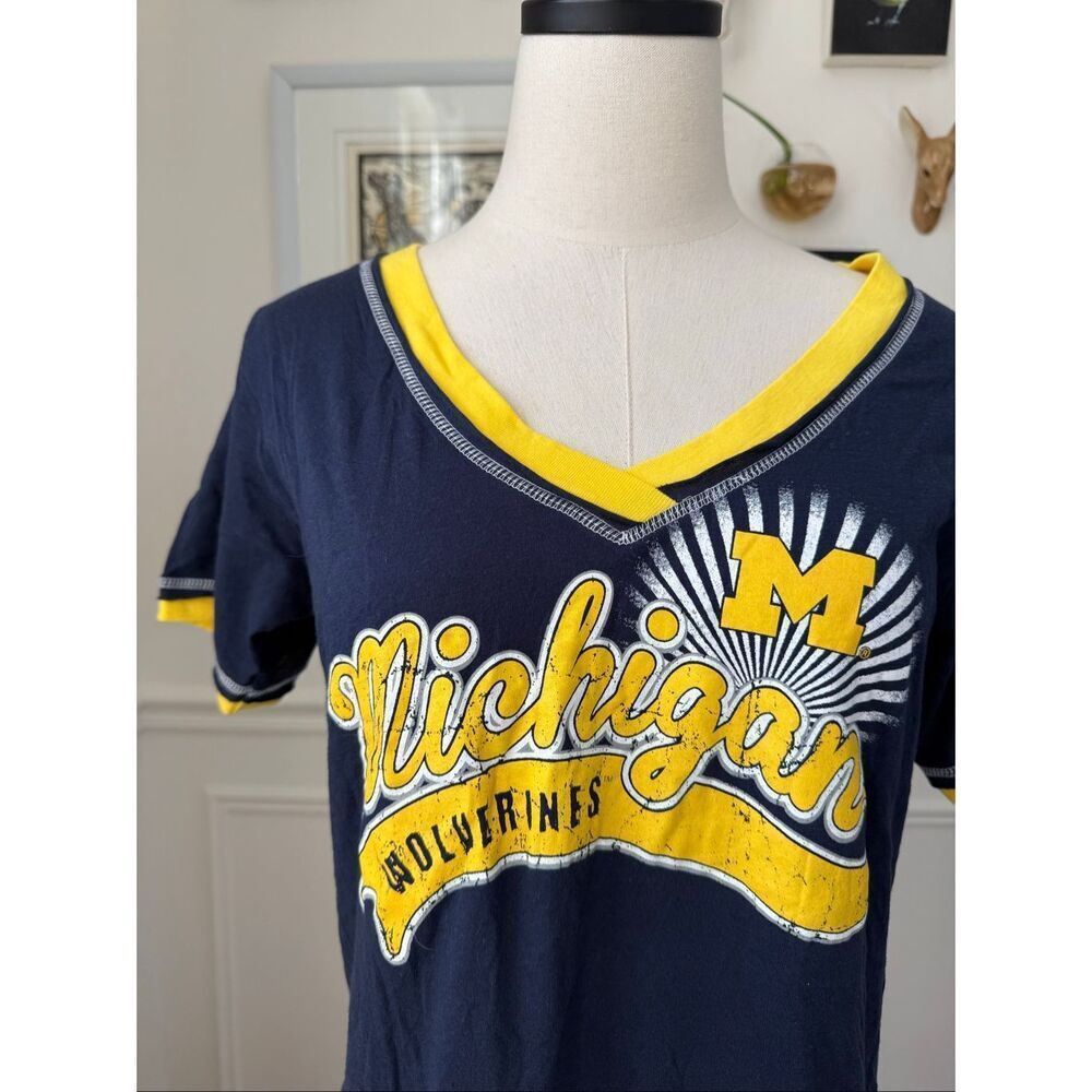 NWT NCAA University of Michigan Short Sleeve V-Neck Layered Look T-shirt XL